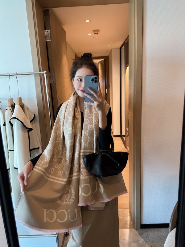 Streetwear Scarf GUCCI 325514