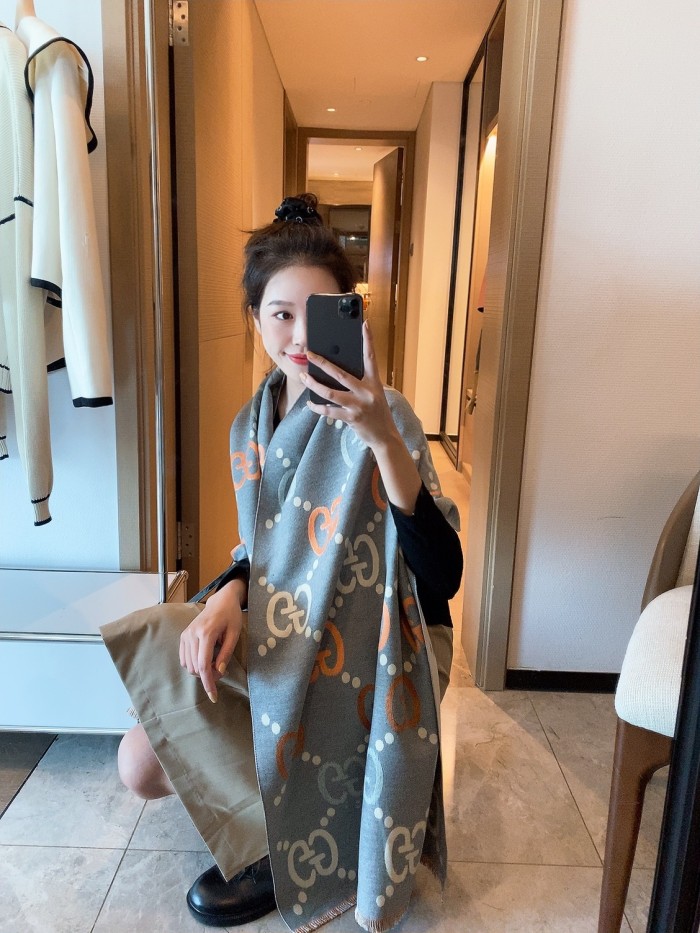 Streetwear Scarf GUCCI 325512