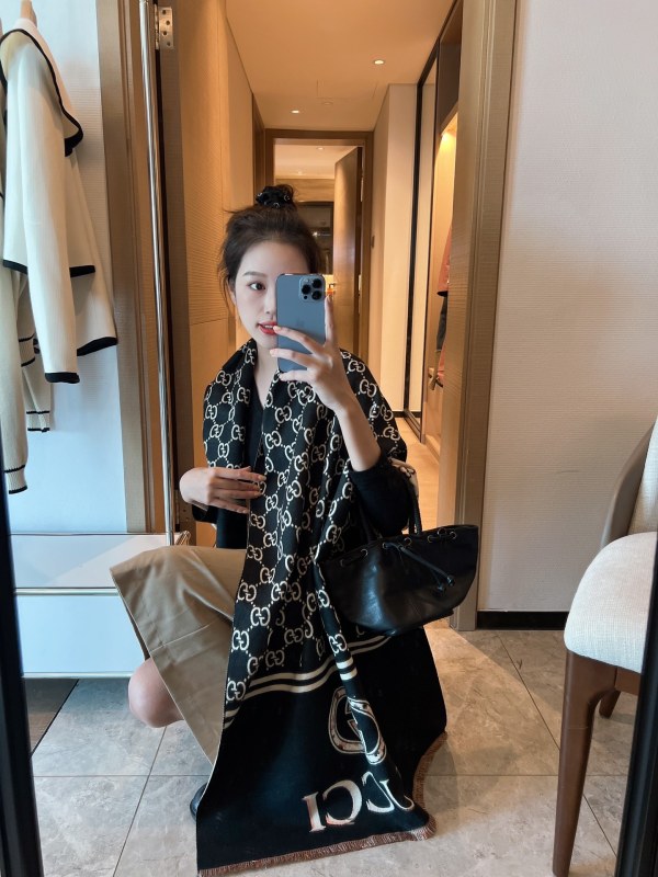 Streetwear Scarf GUCCI 325515