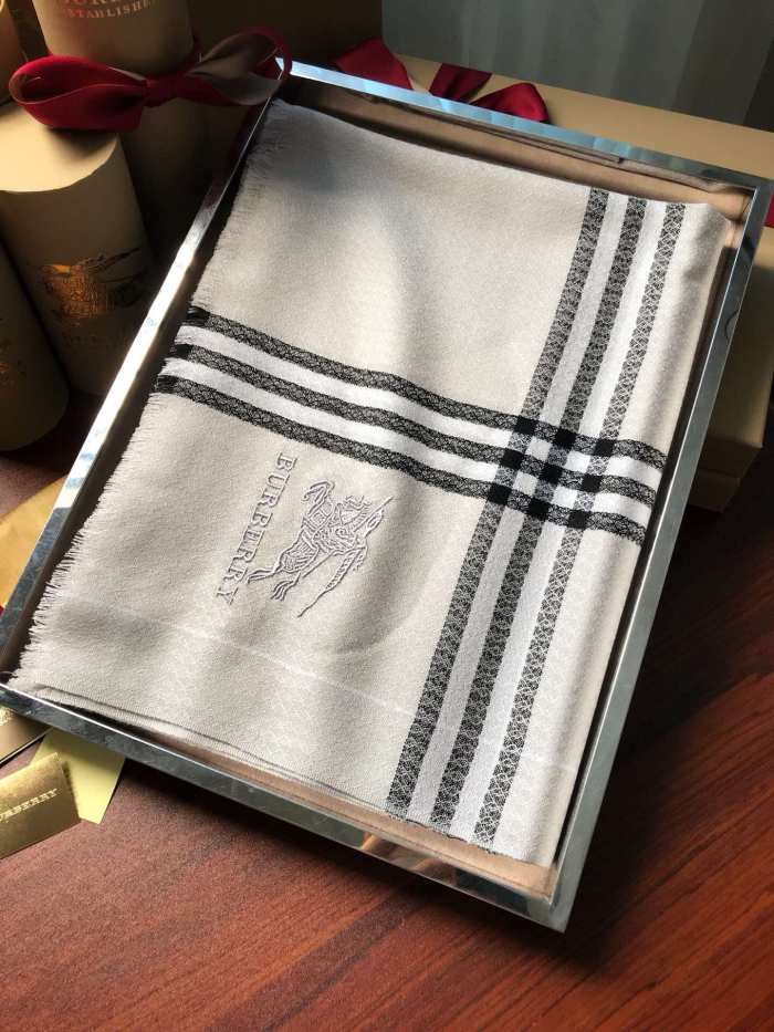 Streetwear Scarf BURBERRY 325507 size：220*70cm