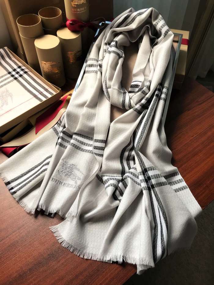 Streetwear Scarf BURBERRY 325507 size：220*70cm