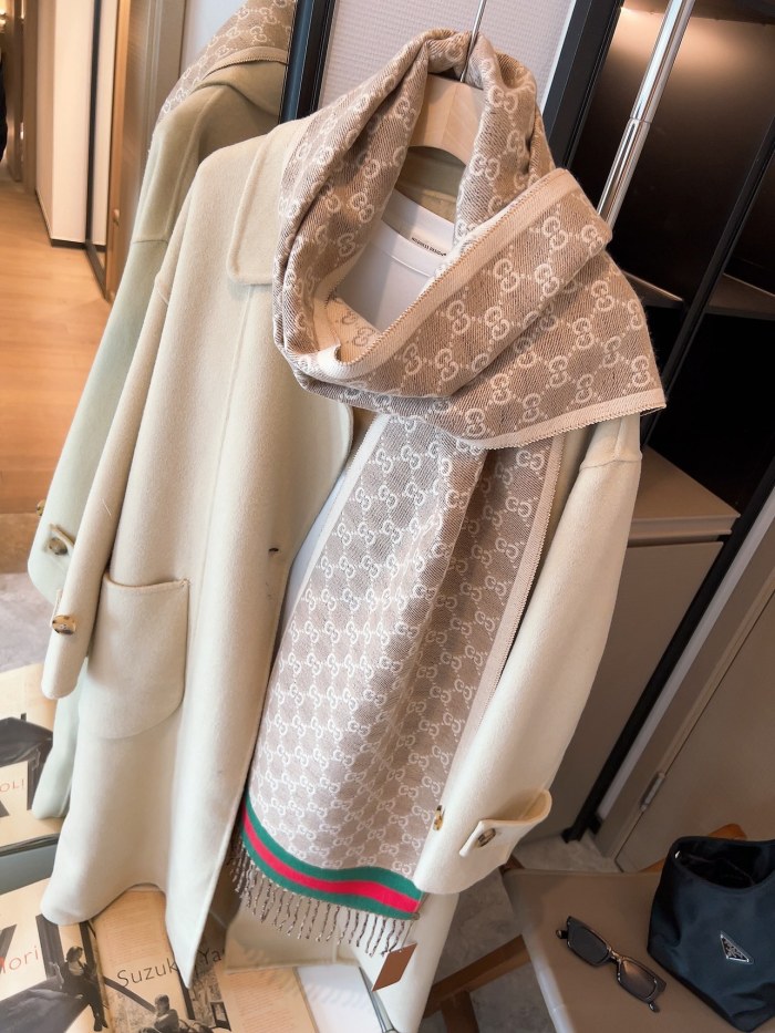 Streetwear Scarf GUCCI 325495