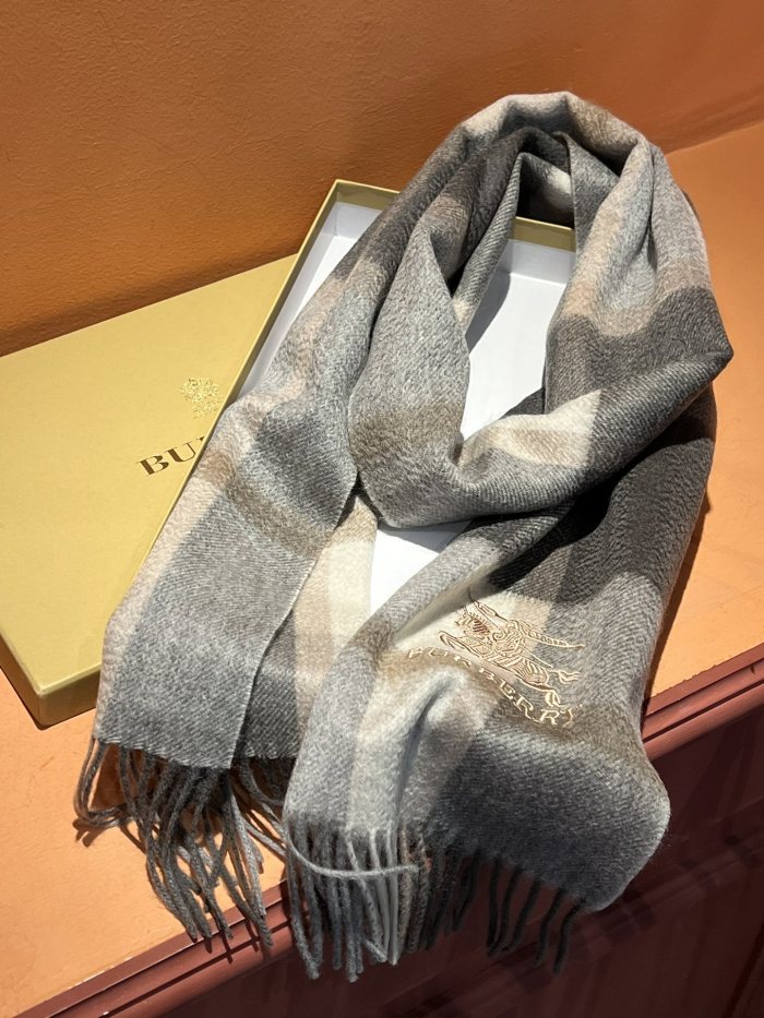 Streetwear Scarf BURBERRY 325537 size：32*180 cm