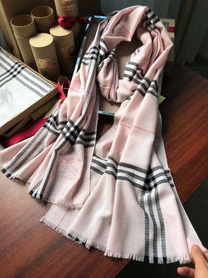 Streetwear Scarf BURBERRY 325505 size：220*70cm