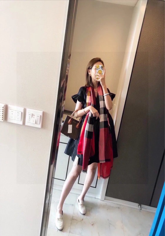 Streetwear Scarf BURBERRY 325462 size：70*200cm