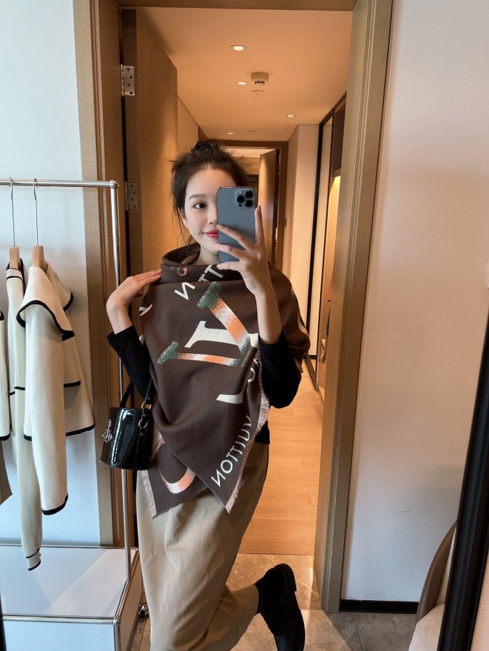Streetwear Scarf LV 325518
