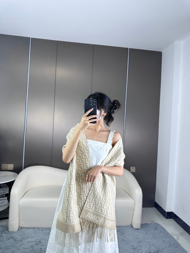 Streetwear Scarf FENDI 325560 SIZE:30X200cm