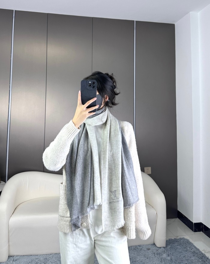 Streetwear Scarf LV 325553 SIZE:63cm*180cm