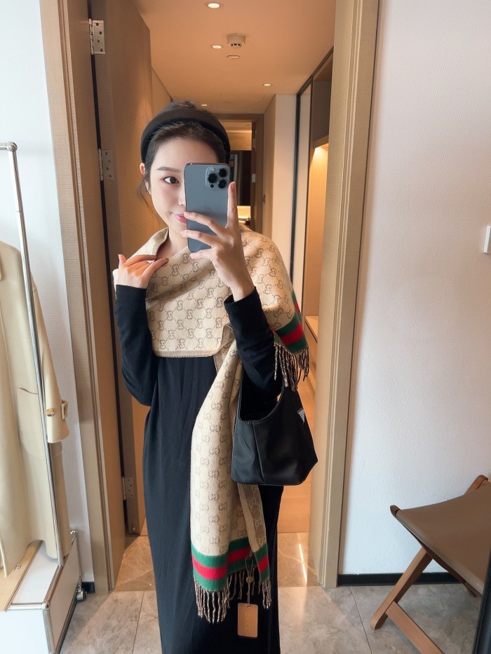 Streetwear Scarf GUCCI 325495