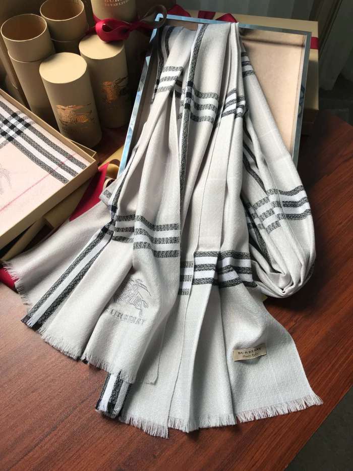 Streetwear Scarf BURBERRY 325507 size：220*70cm