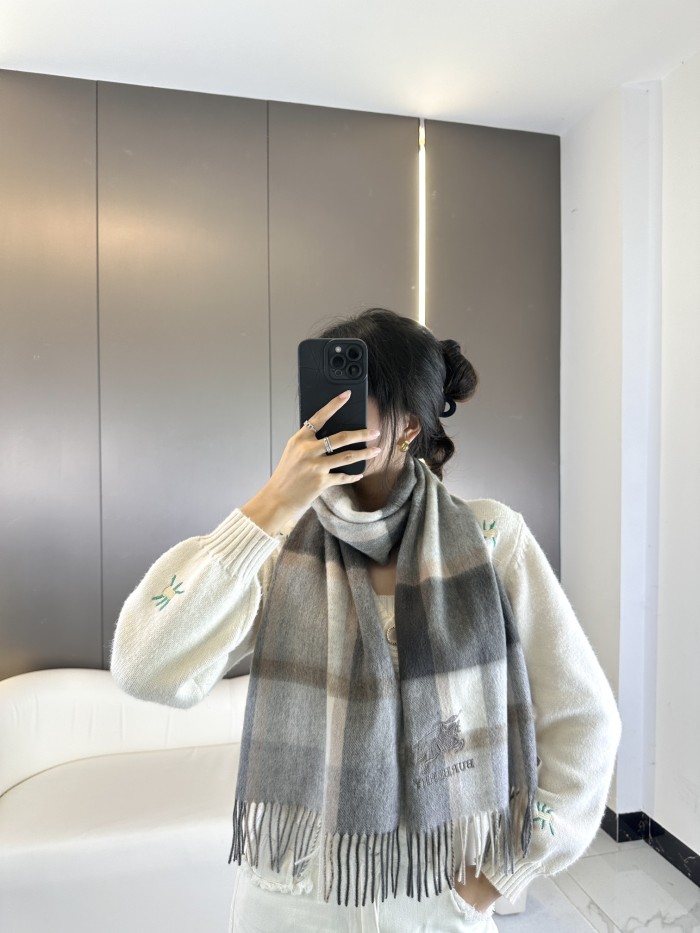 Streetwear Scarf BURBERRY 325565 size：32*180cm
