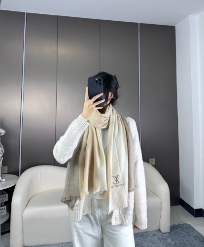 Streetwear Scarf LV 325554 SIZE:63cm*180cm