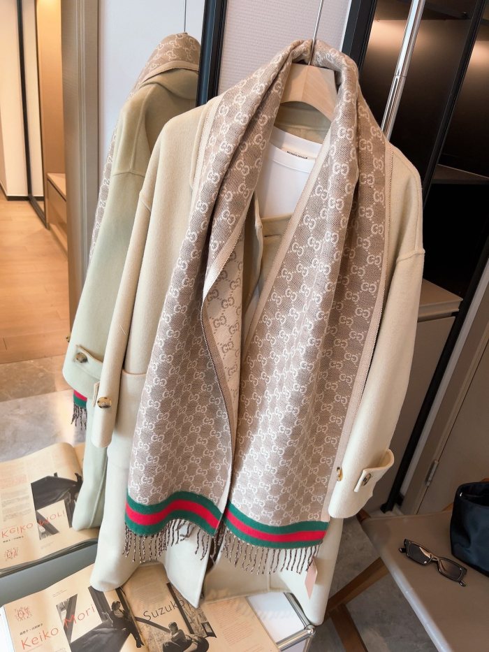 Streetwear Scarf GUCCI 325495