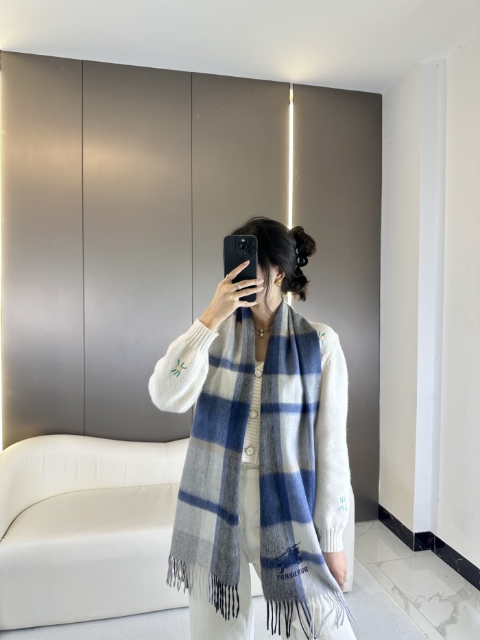 Streetwear Scarf BURBERRY 325566 size：32*180cm