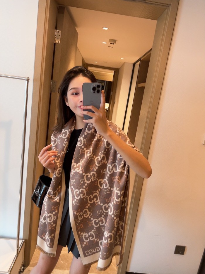 Streetwear Scarf GUCCI 329804