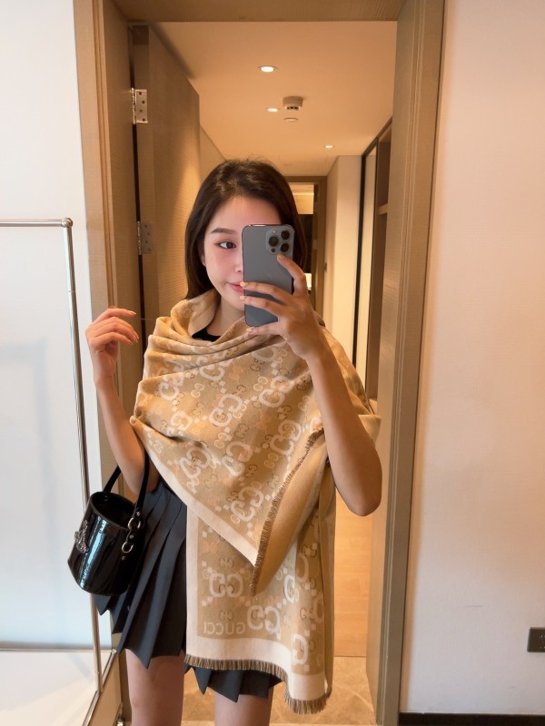 Streetwear Scarf GUCCI 329804