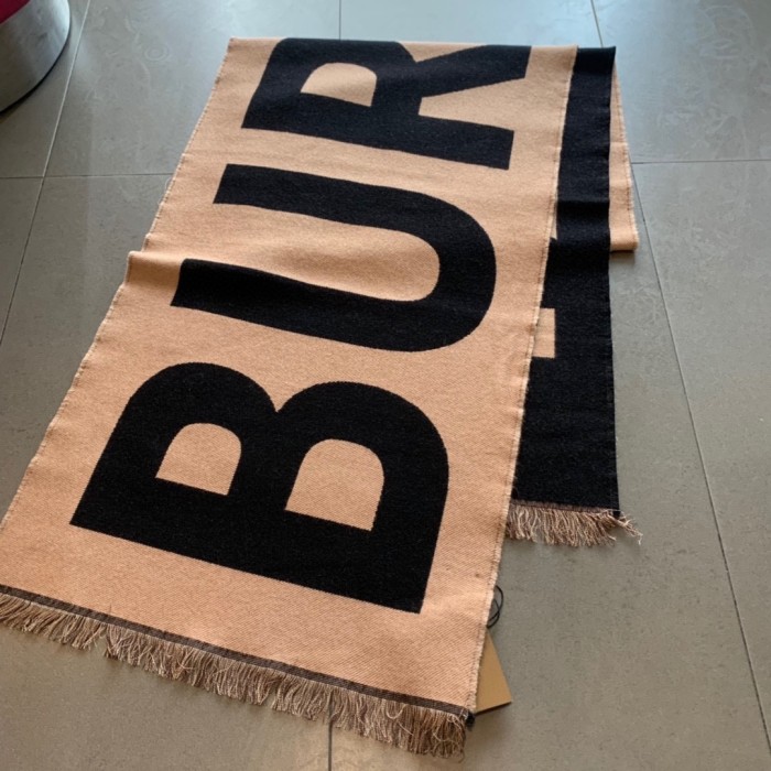 Streetwear Scarf BURBERRY 329814