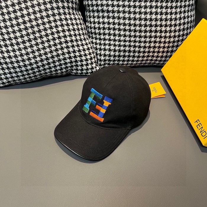 Streetwear Hat Fendi 325345