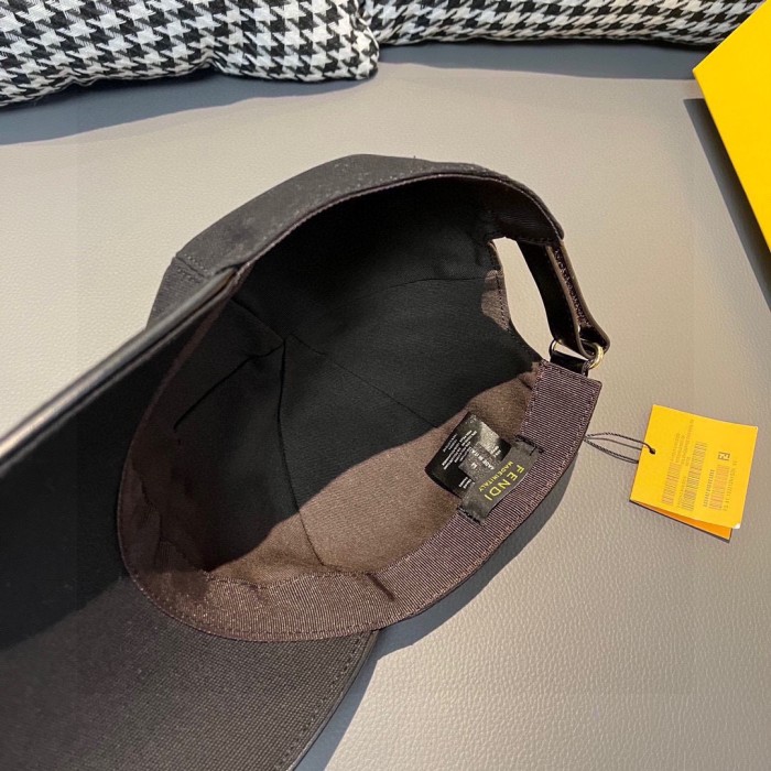 Streetwear Hat Fendi 325345