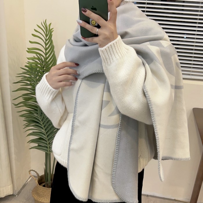 Streetwear Scarf GUCCI 329801