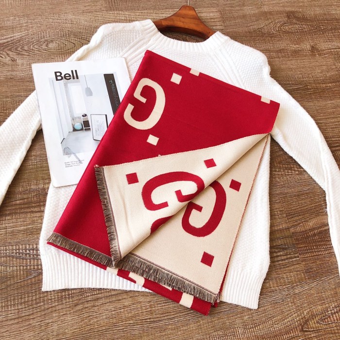 Streetwear Scarf GUCCI 329793 SIZE:180:70m