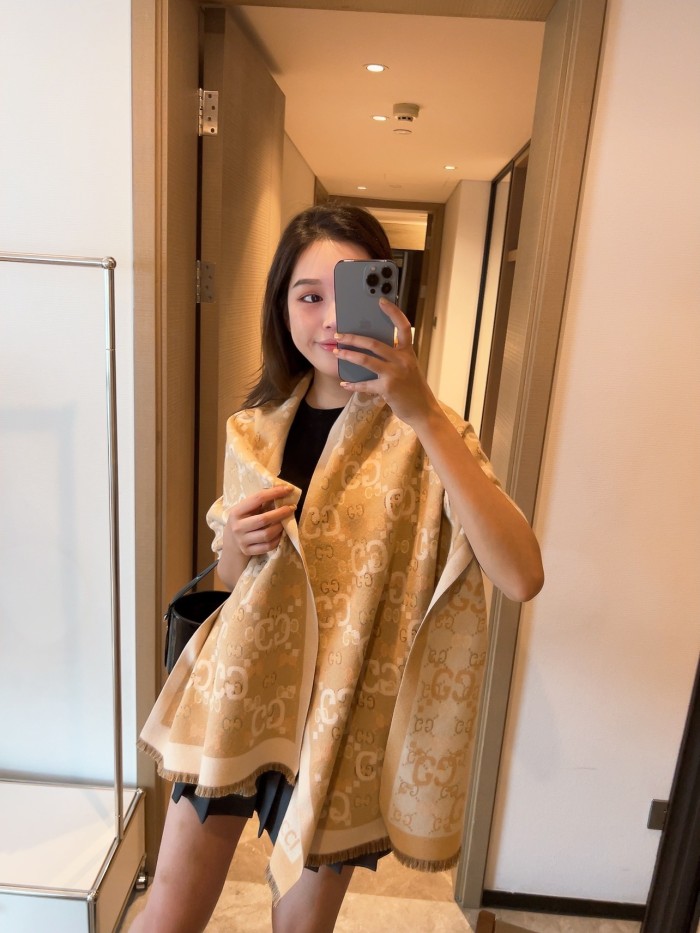 Streetwear Scarf GUCCI 329804