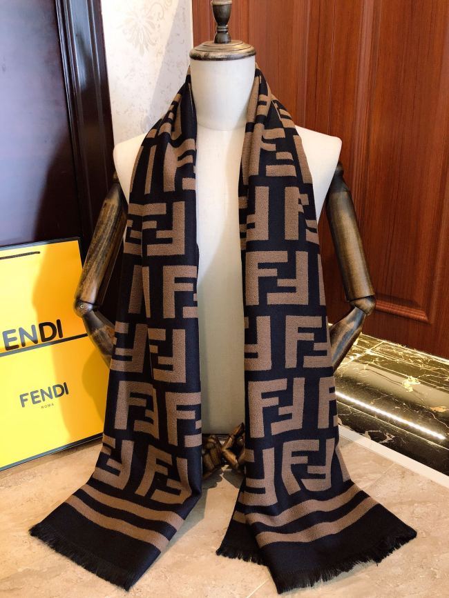 Streetwear Scarf FENDI 329805