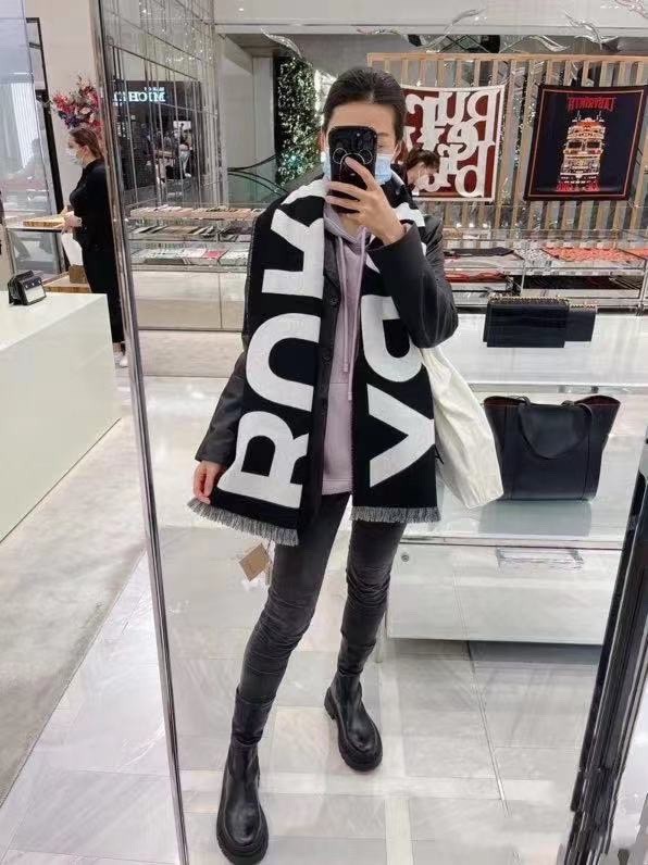 Streetwear Scarf BURBERRY 329815