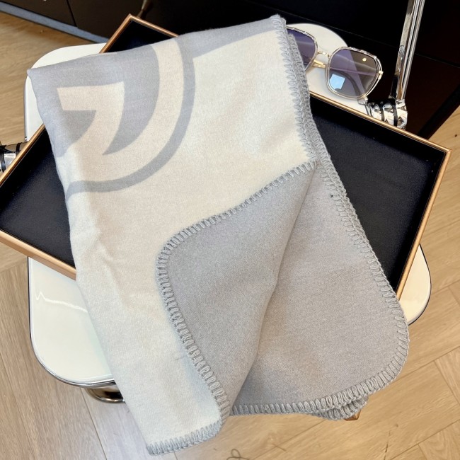Streetwear Scarf GUCCI 329801