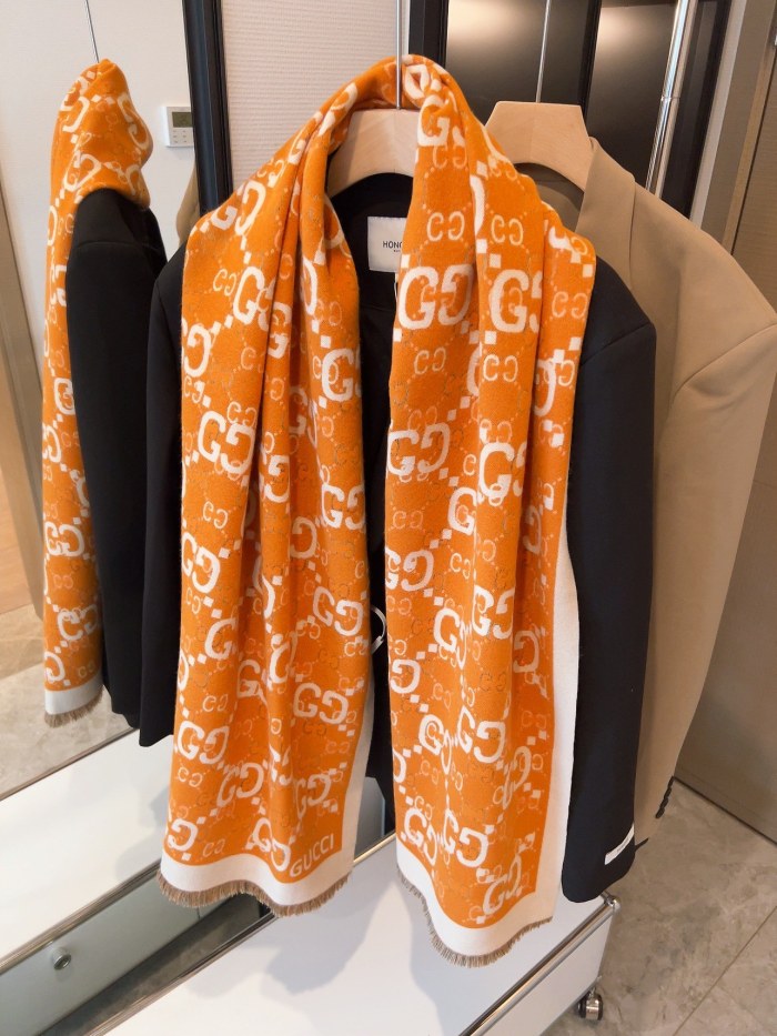 Streetwear Scarf GUCCI 329803