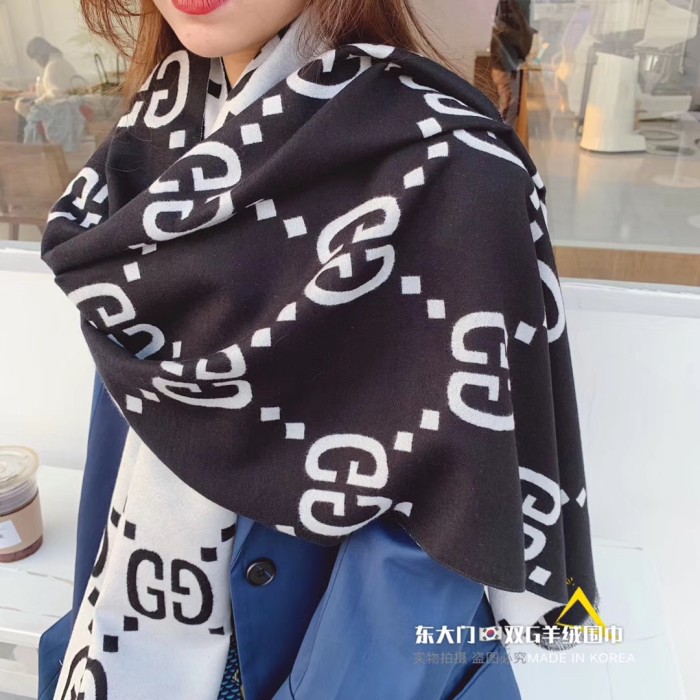Streetwear Scarf GUCCI 329794