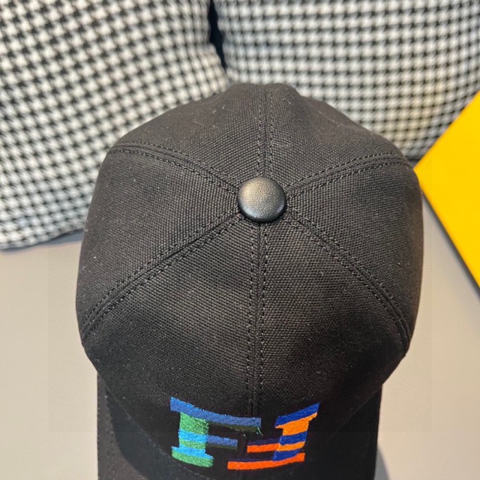 Streetwear Hat Fendi 325345