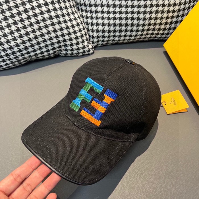 Streetwear Hat Fendi 325345
