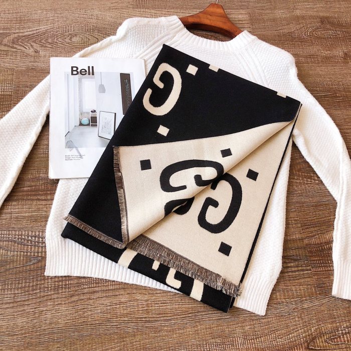 Streetwear Scarf GUCCI 329792 SIZE:180:70cm