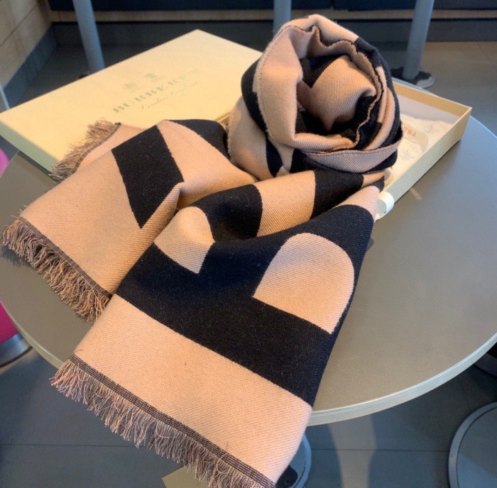 Streetwear Scarf BURBERRY 329814