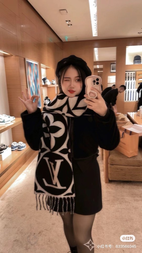 Streetwear Scarf LV 329767 SIZE:209x30cm