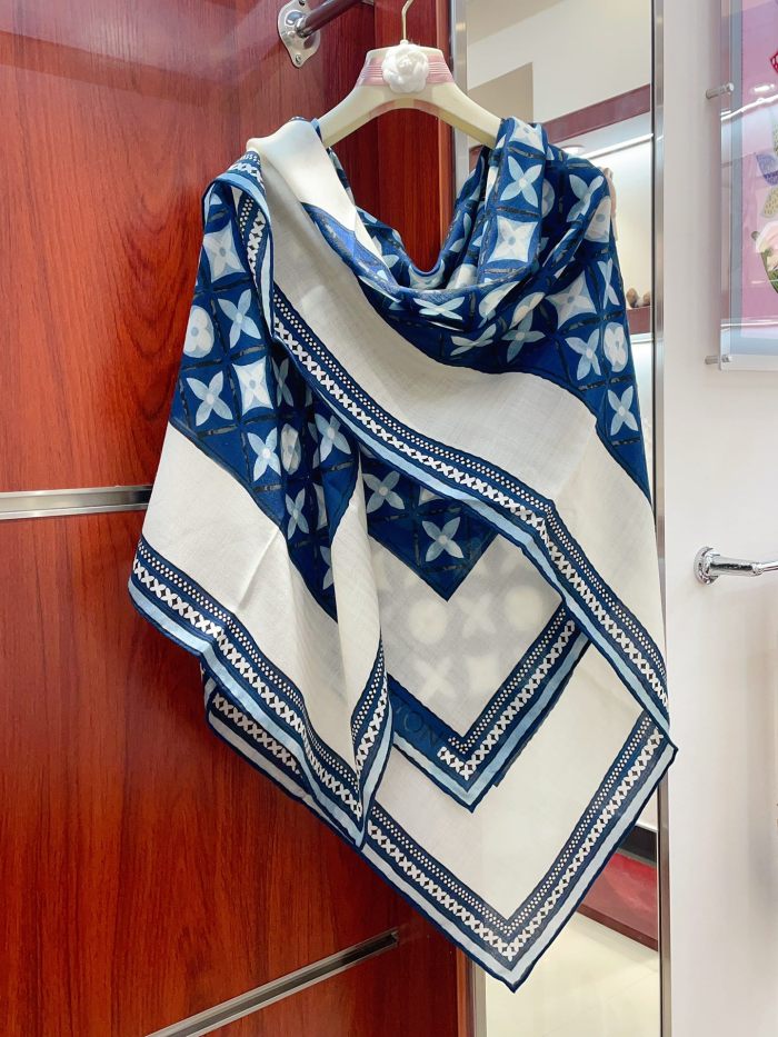Streetwear Scarf LV 329738 SIZE:135*135cm