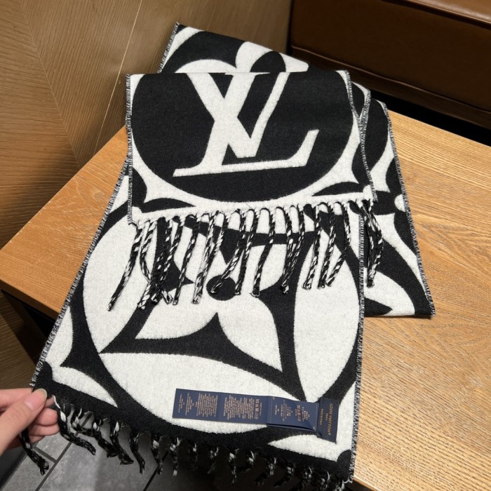 Streetwear Scarf LV 329767 SIZE:209x30cm