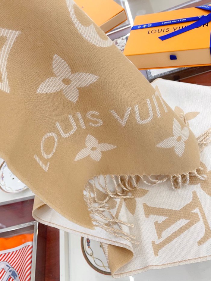 Streetwear Scarf LV 329747 SIZE:186x34cm