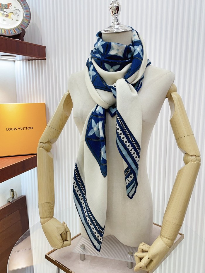 Streetwear Scarf LV 329738 SIZE:135*135cm