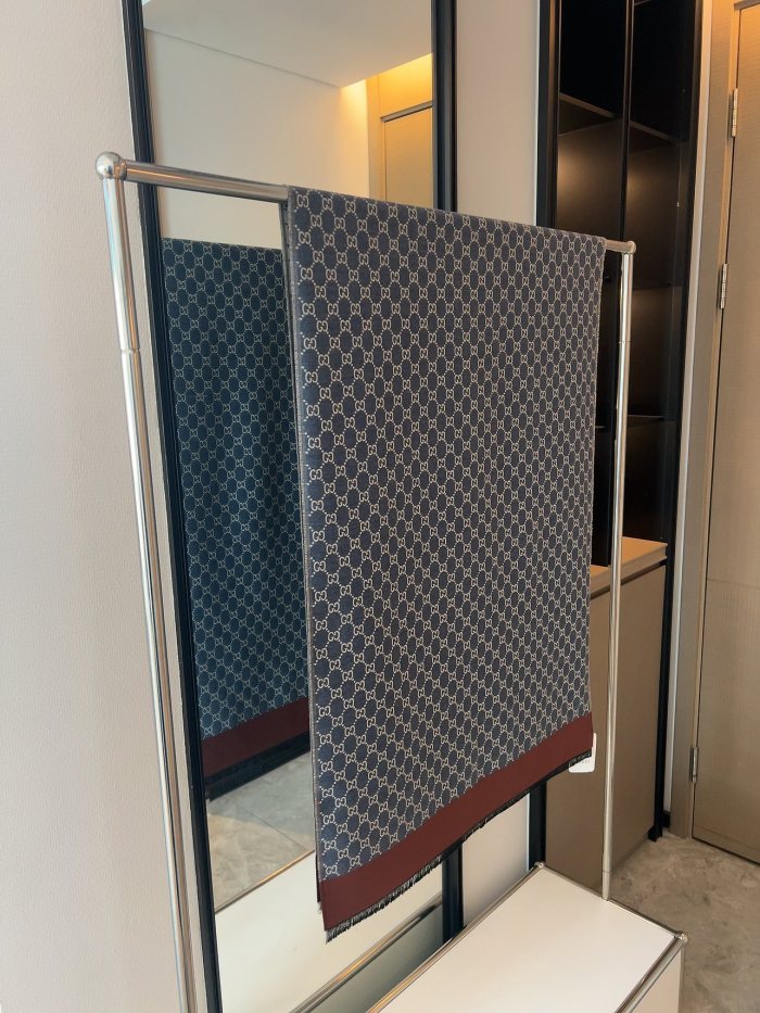 Streetwear Scarf GUCCI 329780 SIZE:70*200cm