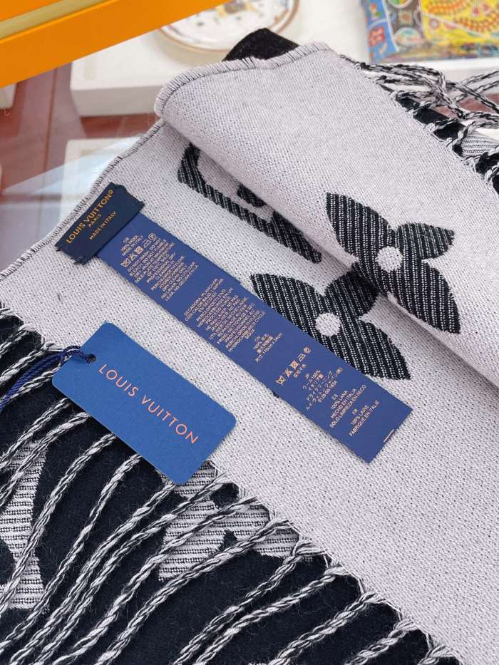 Streetwear Scarf LV 329751 SIZE:186x34cm