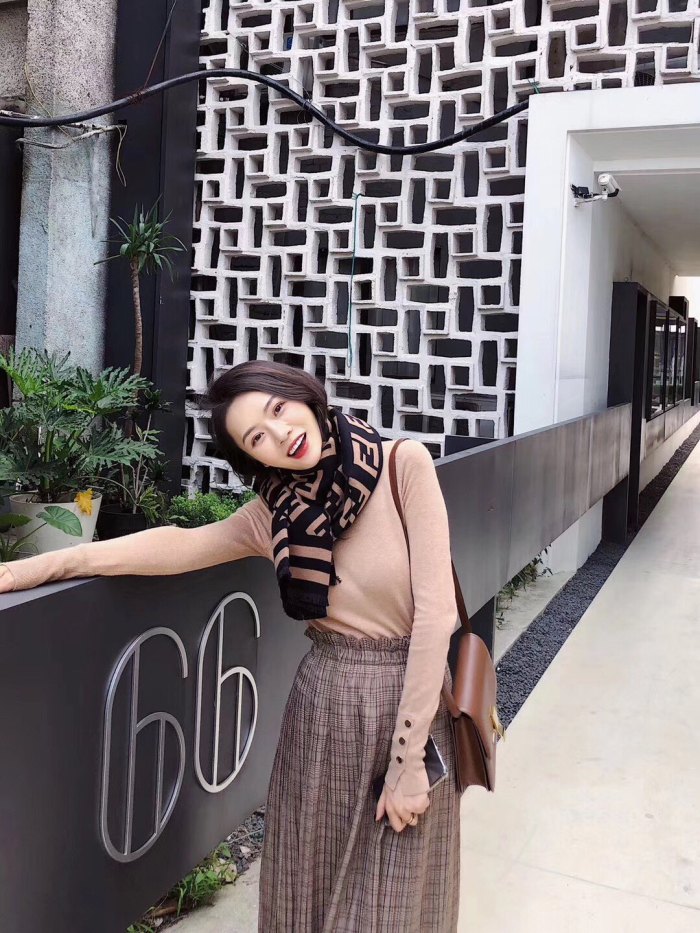 Streetwear Scarf FENDI 329787