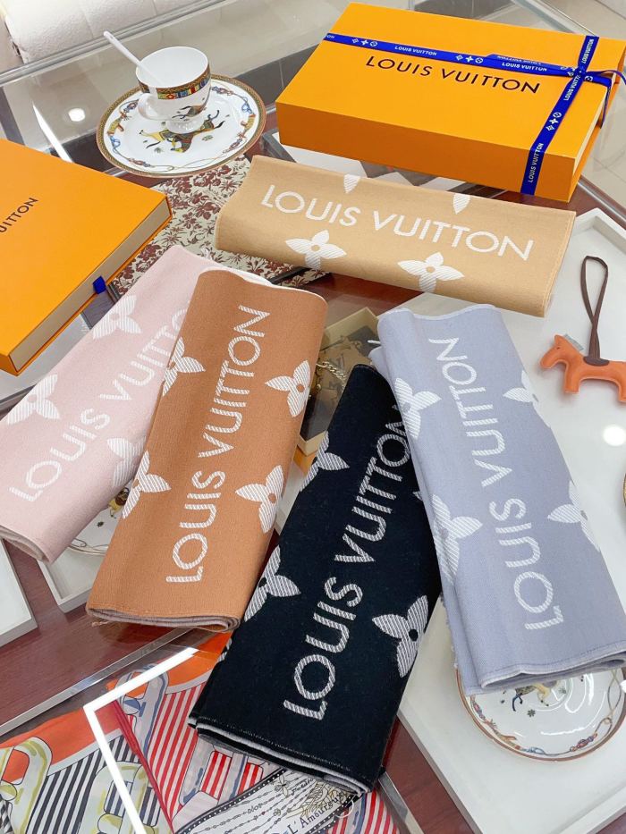 Streetwear Scarf LV 329750 SIZE:186x34cm