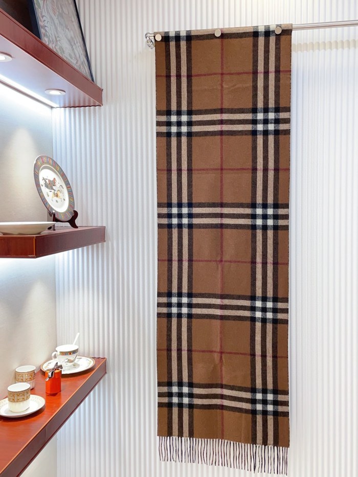 Streetwear Scarf BURBERRY 329733 size：45*210cm