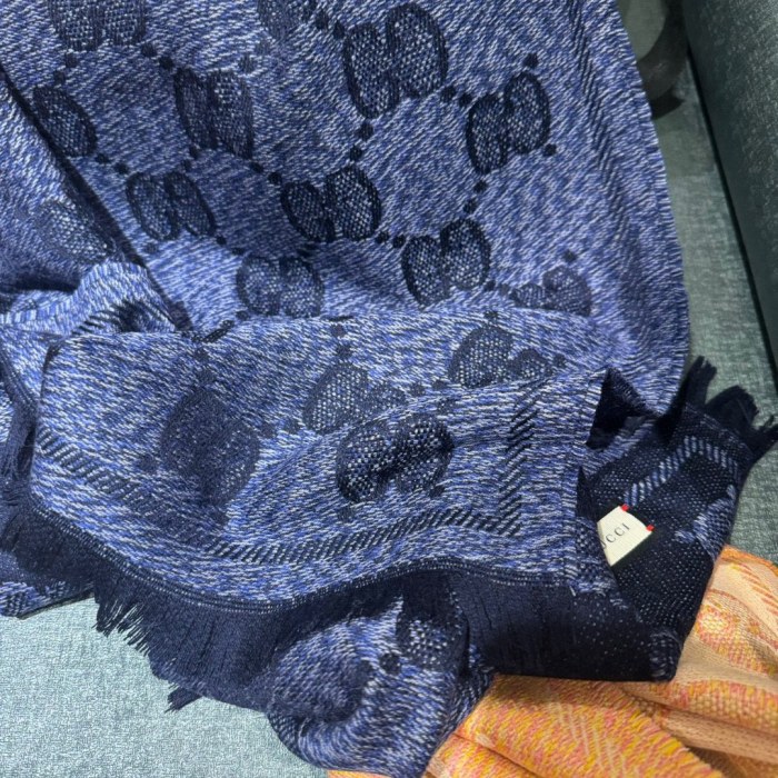 Streetwear Scarf GUCCI 329651 SIZE:45*195cm