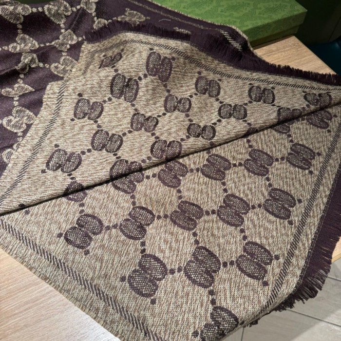 Streetwear Scarf GUCCI 329649 SIZE:45*195cm
