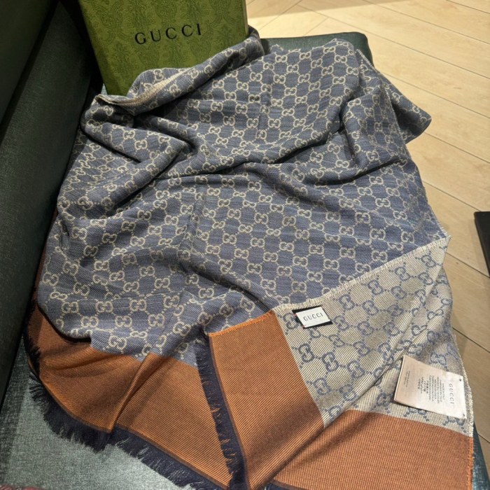 Streetwear Scarf GUCCI 329642 SIZE:66*200cm