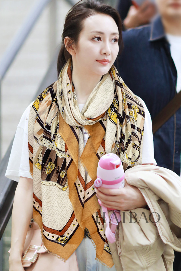 Streetwear Scarf FENDI 329619 SIZE:200*110cm