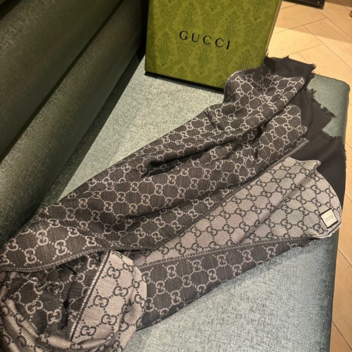 Streetwear Scarf GUCCI 329643 SIZE:66*200cm